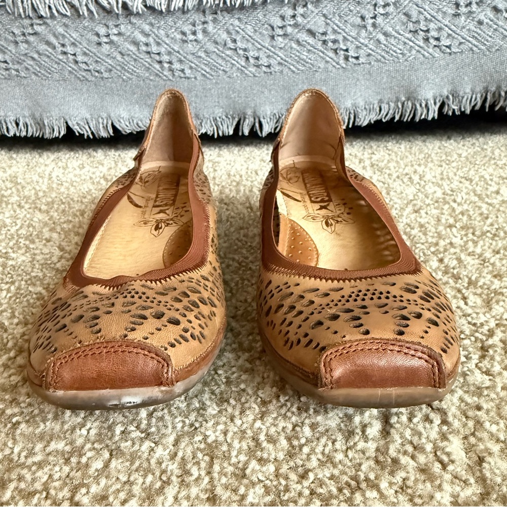 Laser Cut Kitten Heel Pikolinos